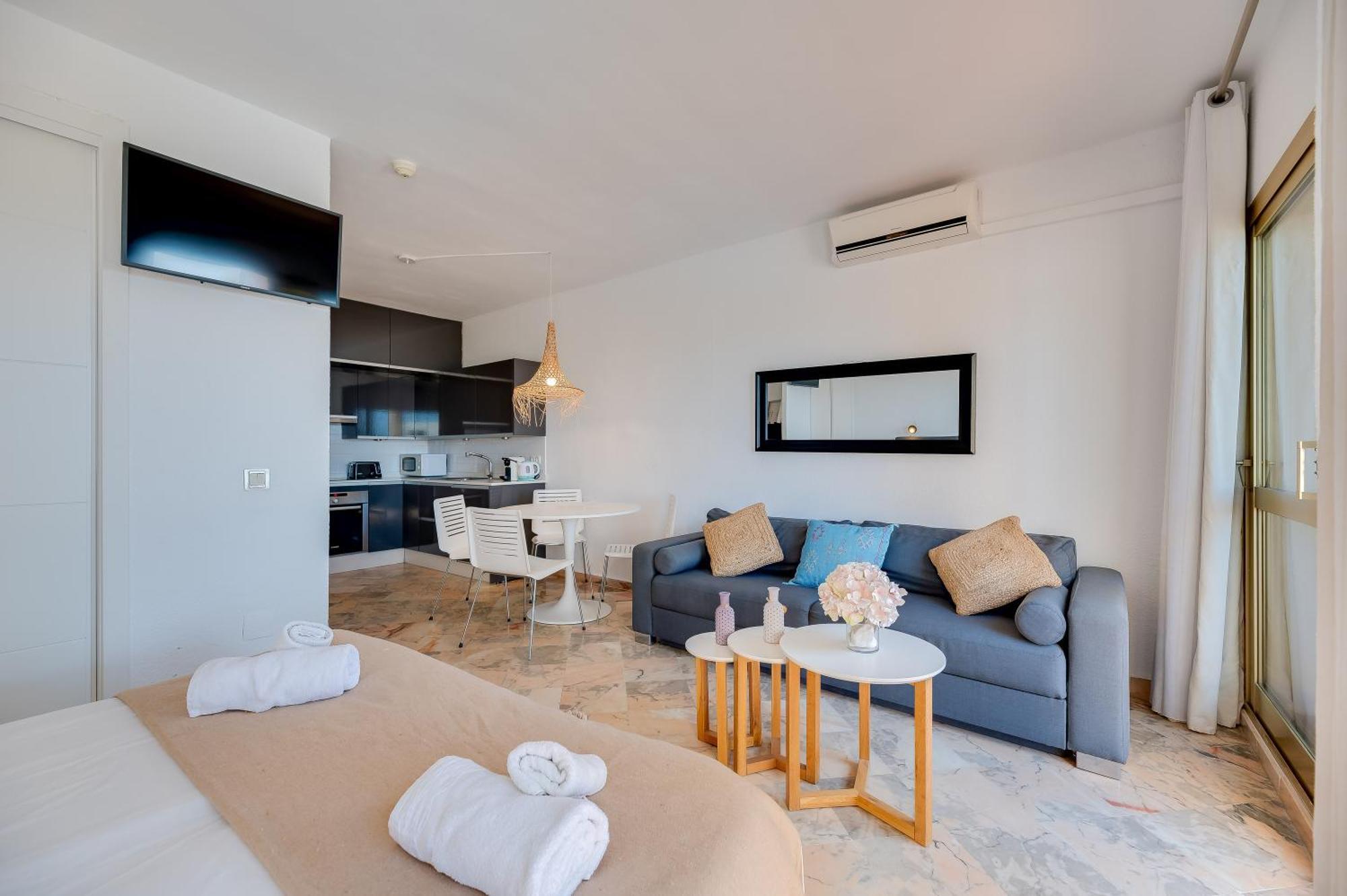 Front Line Beach Studio Apartment Marbella Ngoại thất bức ảnh