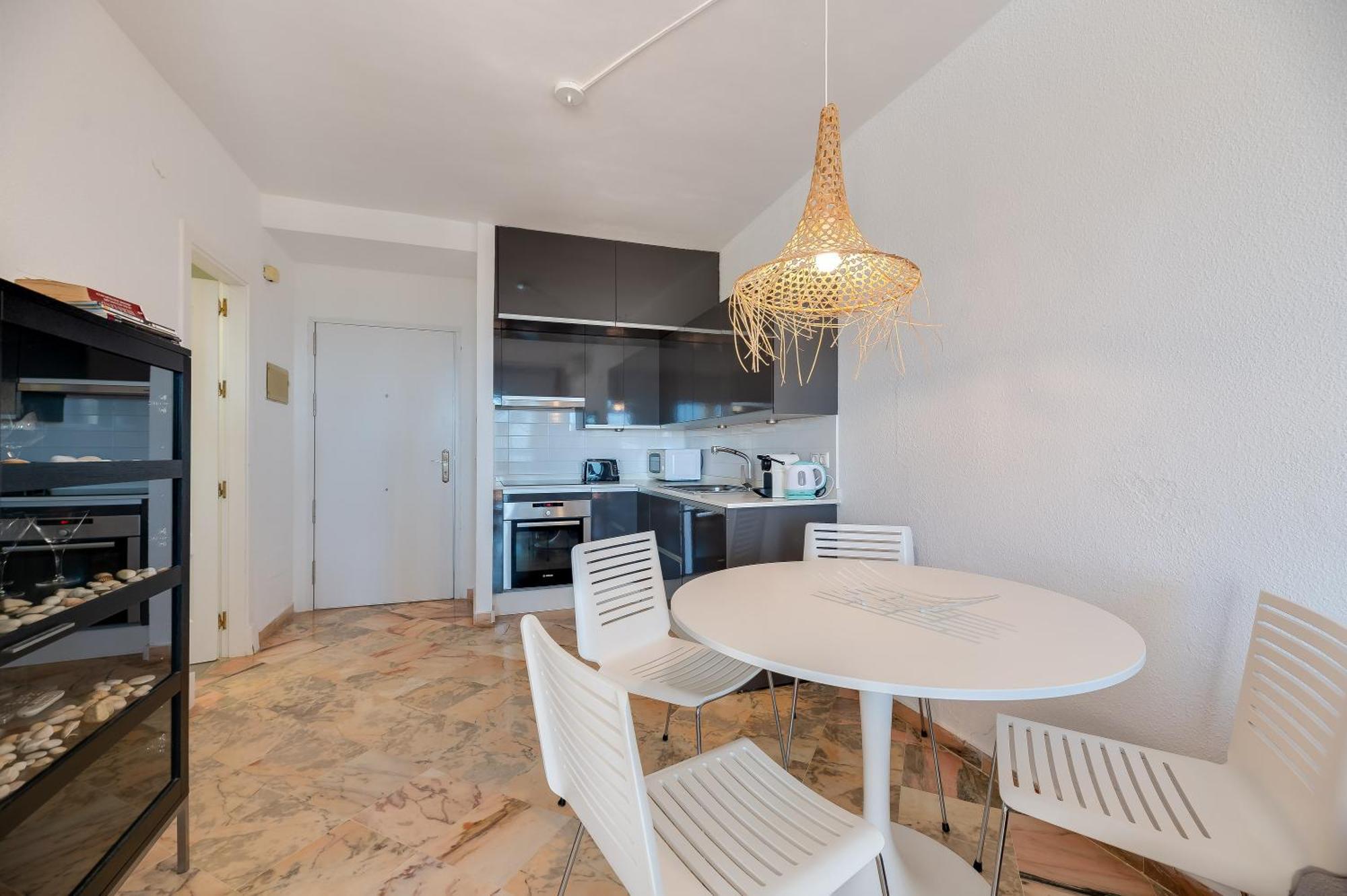 Front Line Beach Studio Apartment Marbella Ngoại thất bức ảnh
