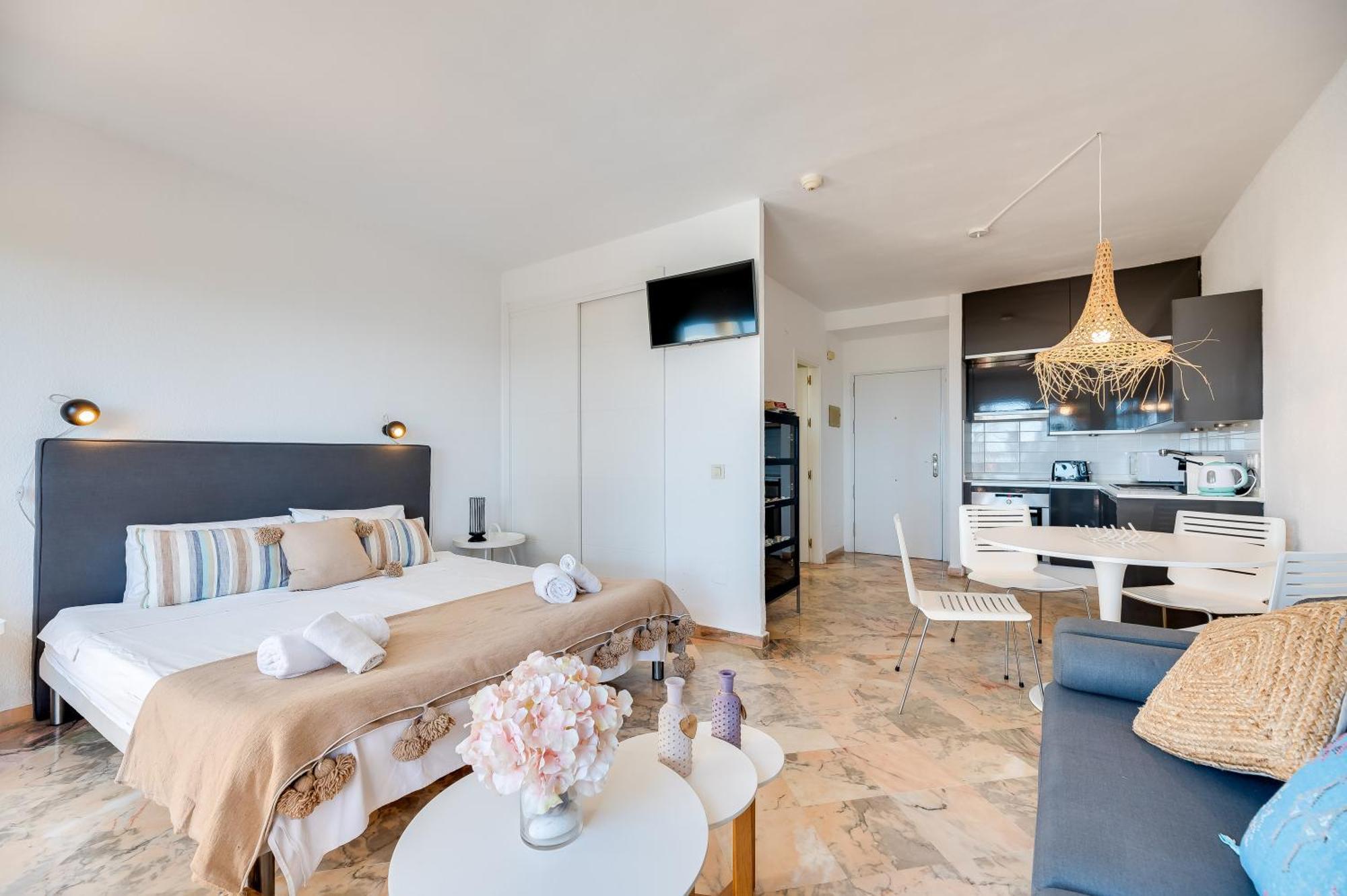 Front Line Beach Studio Apartment Marbella Ngoại thất bức ảnh